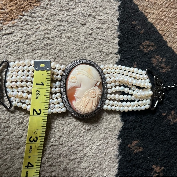 preowned freshwater pearls Cameo Bracelet - Picture 7 of 9